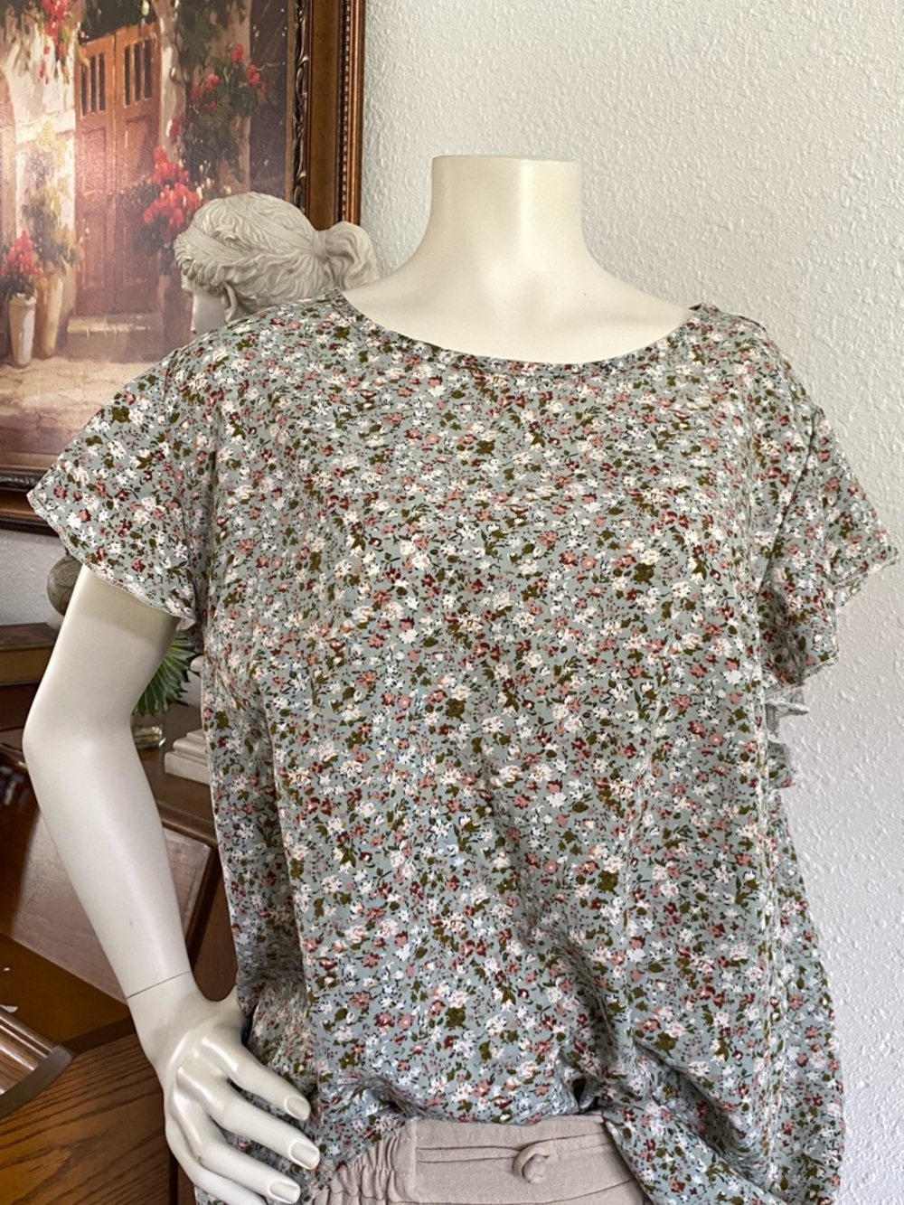 Women's Floral Short-Sleeve Blouse in Sage Green
